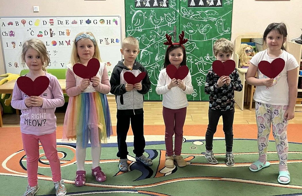 Valent�n v materskej �kole � s l�skou je svet kraj��
